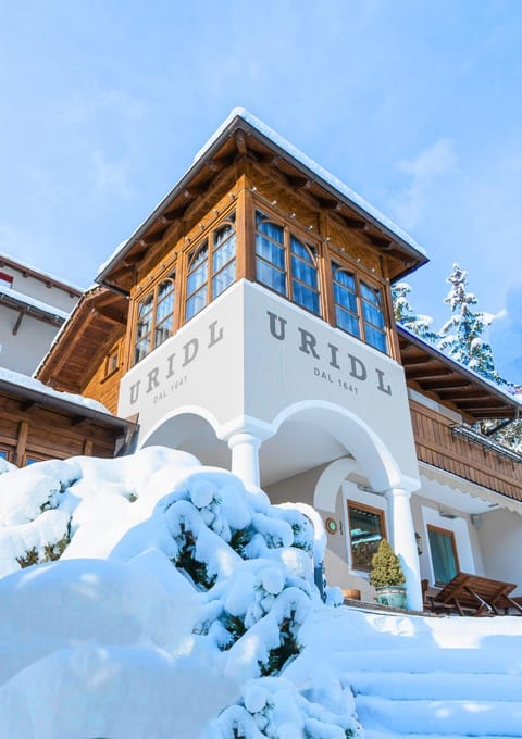 Facade/entrance, Winter