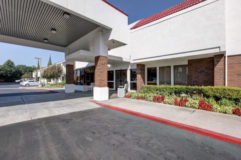 Motel 6-Santa Ana, CA - Irvine - Orange County Airport Hotel in Santa Ana