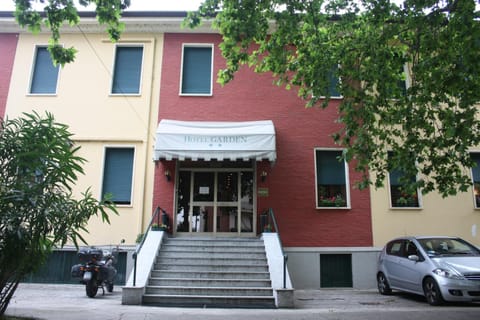 Property building, Facade/entrance, Day