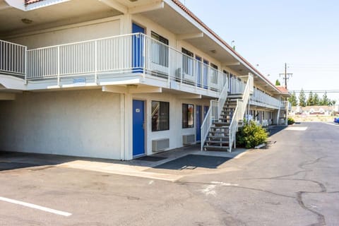 Motel 6-Bakersfield, CA - Convention Center Hotel in Bakersfield