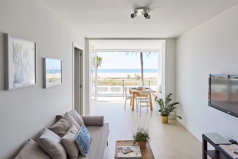 Sunny Beachfront Escape Condominio in Castelldefels