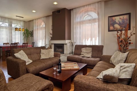 Living room, Seating area