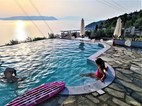 Balcony/Terrace, Pool view, Sea view