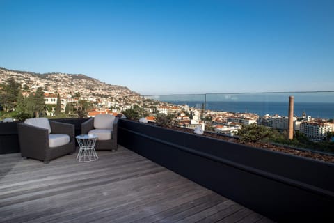 ARTS In Penthouse Apartments Til Sol Condo in Funchal