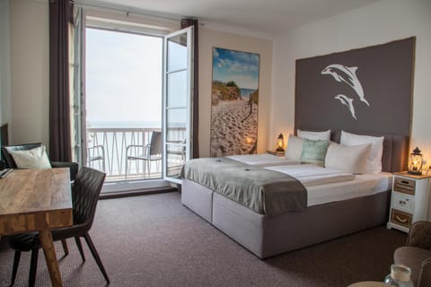 Bed, View (from property/room), Photo of the whole room, Sea view