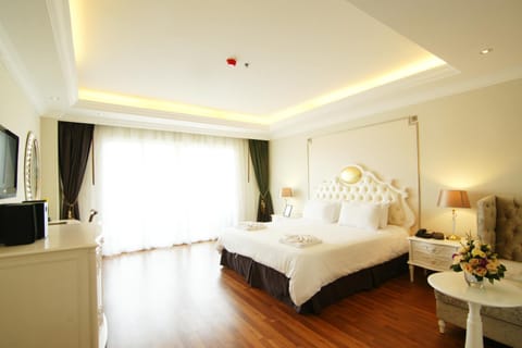 LK Miracle Suite - SHA Extra Plus Hotel in Pattaya City