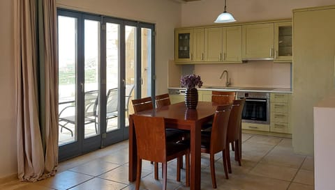 Balcony/Terrace, Kitchen or kitchenette, Dining area, Sea view
