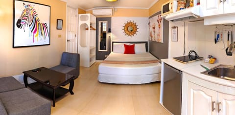 Bed, Kitchen or kitchenette, Living room, Seating area, Bedroom, microwave, minibar, wardrobe, air conditioner