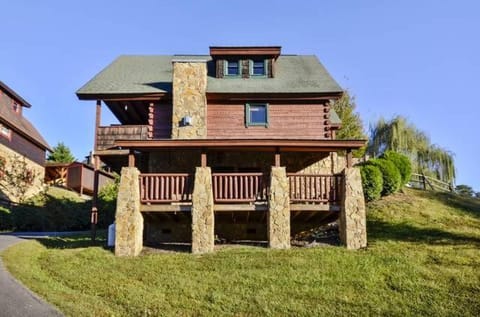 Something Extra Cabin Haus in Pigeon Forge
