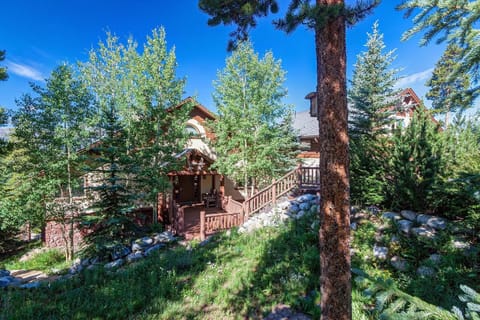 Above the Fray Home House in Summit County