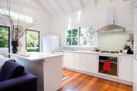 White Cottage House in Wentworth Falls