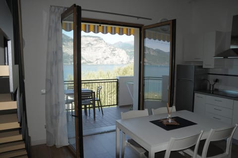 Dining area, Lake view