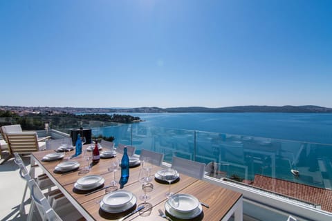 Seafront Luxury Apartments Fun Apartamento in Trogir