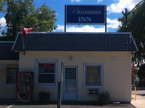 Bracebridge Inn Motel in Bracebridge