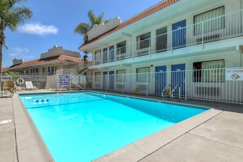 Swimming pool, Swimming pool