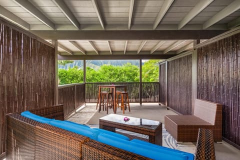 Patio, View (from property/room), Balcony/Terrace, Seating area, Mountain view