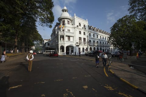 Queen's Hotel Hotel in Kandy