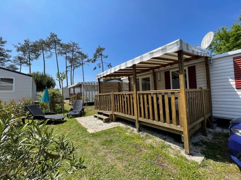Mobilhome Land Campground/ 
RV Resort in Saint-Julien-en-Born