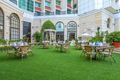 Hotel The Royal Plaza Hotel in New Delhi