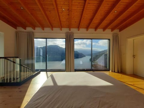 View (from property/room), Bedroom, Mountain view, River view