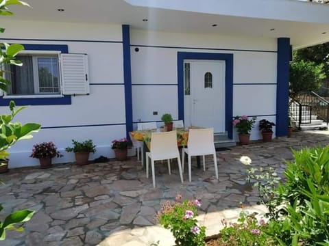 Vila Kylie Bed and Breakfast in Ksamil