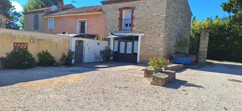 Facade/entrance, Parking