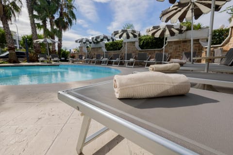 Pool view, Swimming pool, sunbed