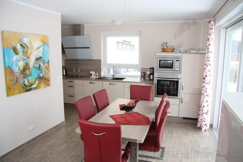 Kitchen or kitchenette, Seating area, Dining area, dishwasher, minibar, pet friendly, stove