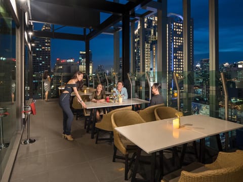 Lounge or bar, Evening entertainment, City view, Landmark view