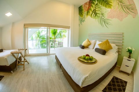 Bed, Balcony/Terrace, Photo of the whole room, Bedroom, Pets, Sea view, Street view, Breakfast, Dinner, group of guests, Family, safe, VIP, wedding