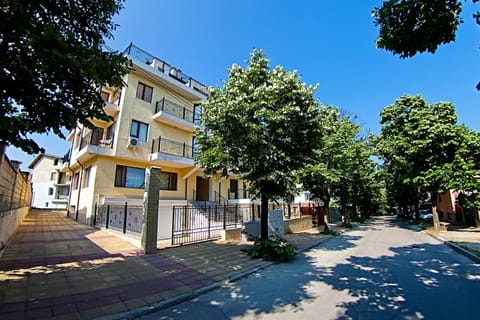 Property building, Street view