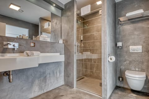 Shower, Toilet, Bathroom