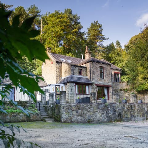 Highwood Lodge House in Borough of Barnsley