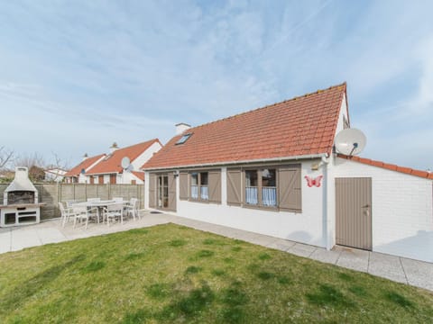 Holiday Home Vissershuisje nr- 213 by Interhome House in Bredene