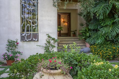 Property building, Facade/entrance, Garden