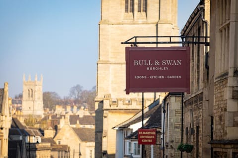 The Bull And Swan Hotel in South Kesteven District