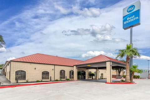 Best Western near Lackland AFB Sea World Motel in San Antonio