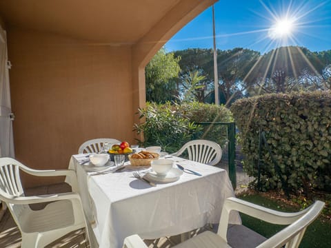 Apartment Le Lagon Bleu-5 by Interhome Apartment in Fréjus