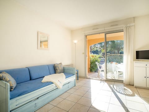 Apartment Le Lagon Bleu-5 by Interhome Apartment in Fréjus