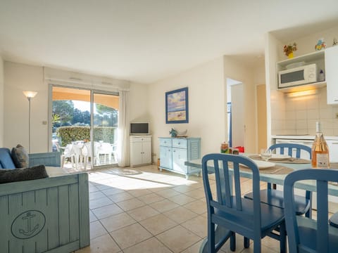 Apartment Le Lagon Bleu-5 by Interhome Apartment in Fréjus