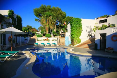 Decorative detail, Swimming pool, Swimming pool