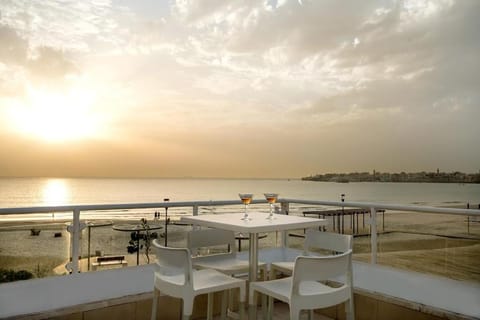 Balcony/Terrace, Lounge or bar, Beach, Landmark view, Sea view, Sunrise, Sunset