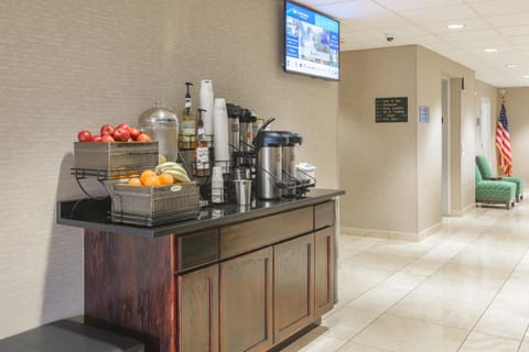 Coffee/tea facilities, Food and drinks, Food