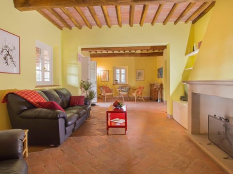 Holiday Home Villa il Pellicano by Interhome Haus in San Vincenzo