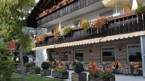 Facade/entrance, Children play ground, Garden, Balcony/Terrace, Lounge or bar