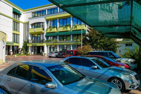 Property building, Facade/entrance, Parking