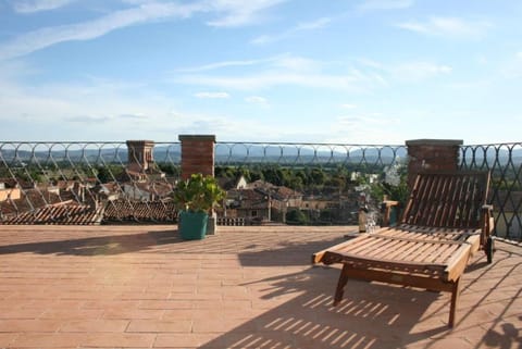 Balcony/Terrace, City view, Mountain view