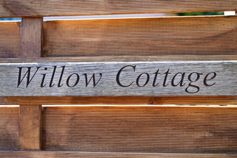 Willow cottage with private hot tub Hotel-fazenda in Staffordshire Moorlands District