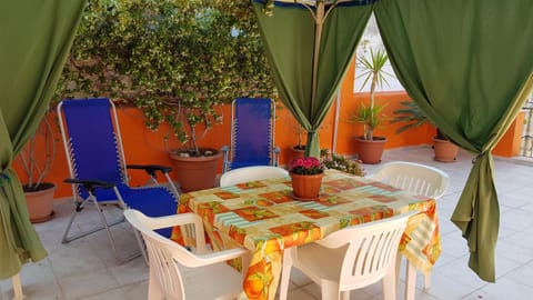 Balcony/Terrace, Decorative detail, Floor plan