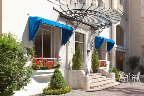 Facade/entrance, Day